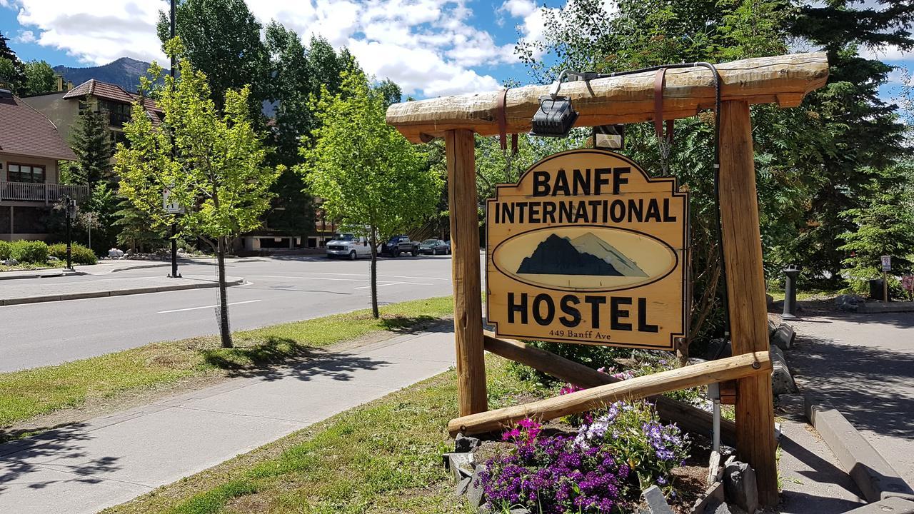 Banff International Hostel Exterior photo